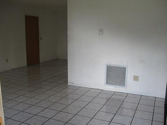 3rd image of 612 W Gardenia Dr