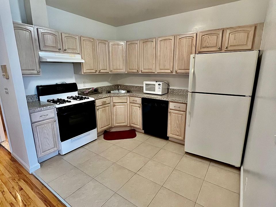 1st image of 186 Bay 47th St APT 3