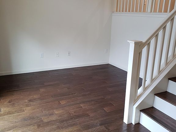 5th image of 174 Stockwell Dr