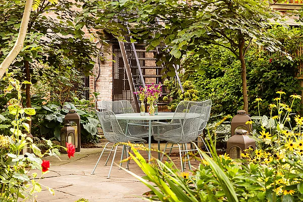 Sold by Compass | media 10