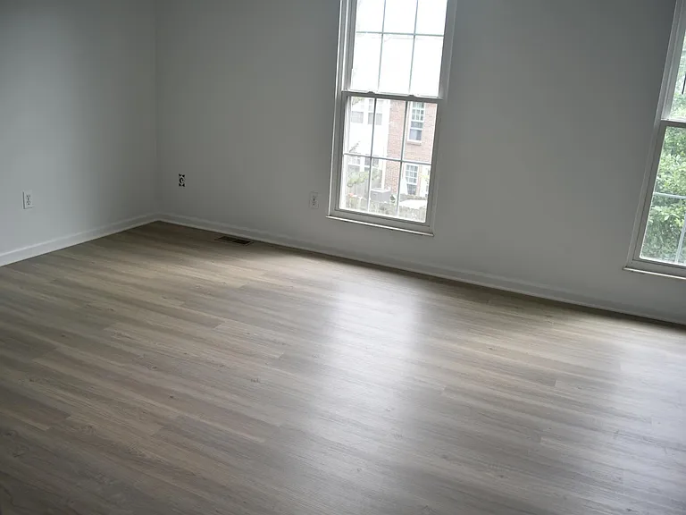 8049 Highfield Ct — Photo 11