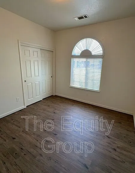 1319 S Crowe St #B — Photo 15