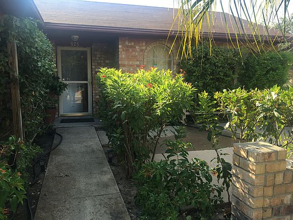5th image of 925 Travis St