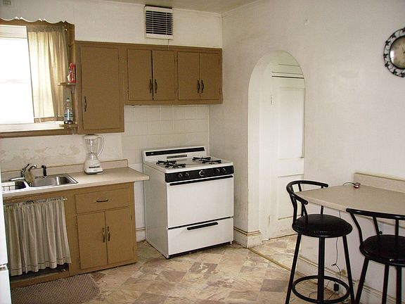 Eat-in Kitchen with pass-thru to separate Laundry Room