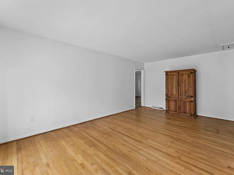 203 Maple St — Photo 4