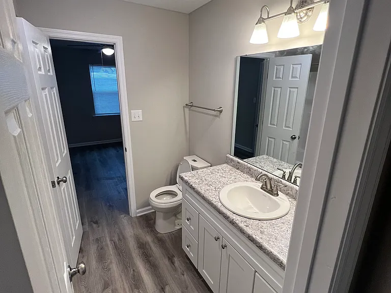 1807 Graymont Ln SW #B — Photo 14