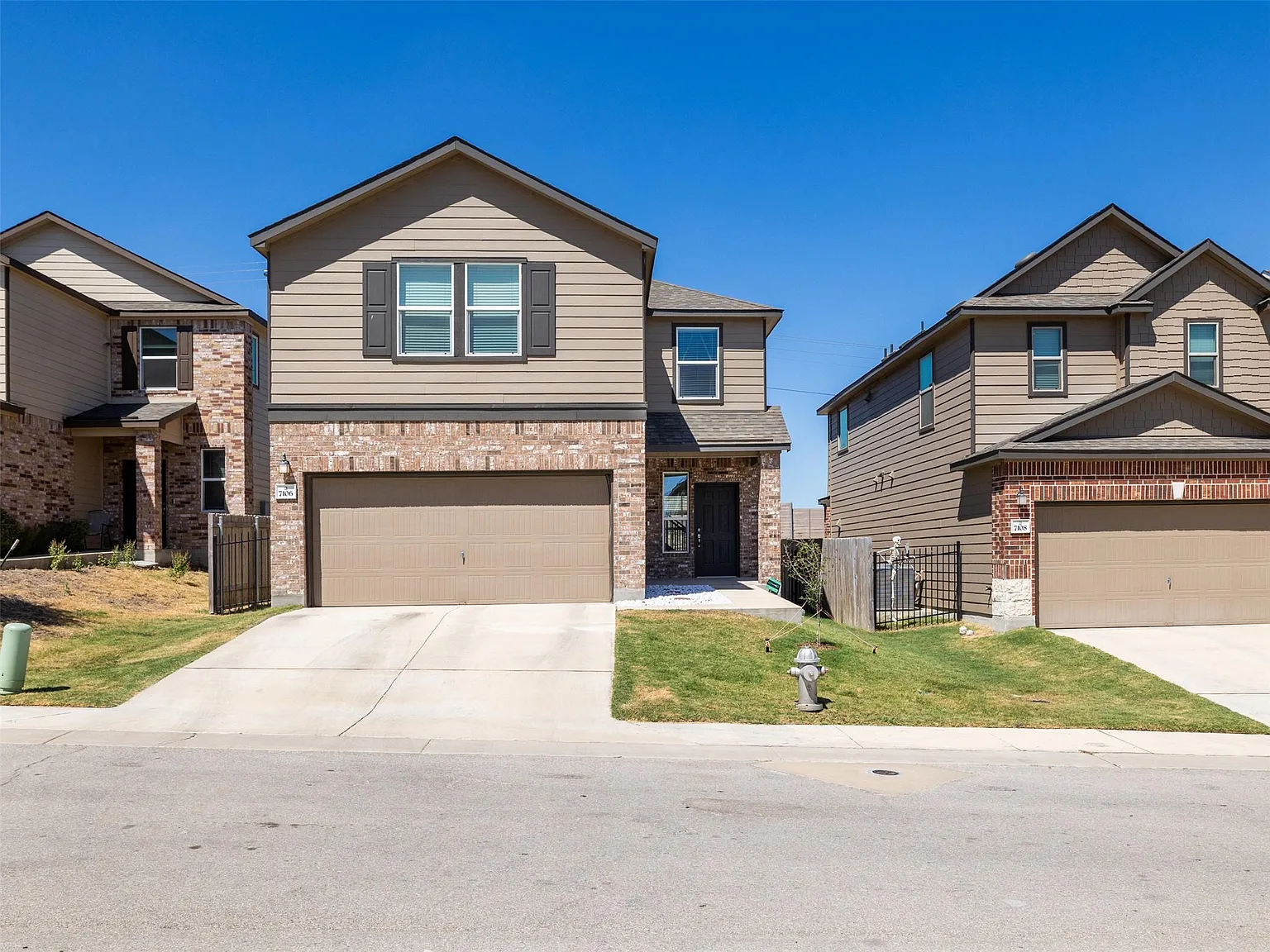 3 bed, 2.5 bath, 1782 sqft, $2,500 — Photo 3