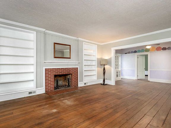 5th image of 153 Franklin Ave