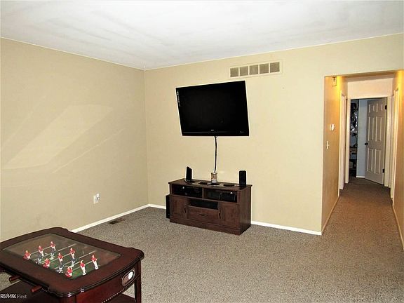 3rd image of 62 W Madge Ave