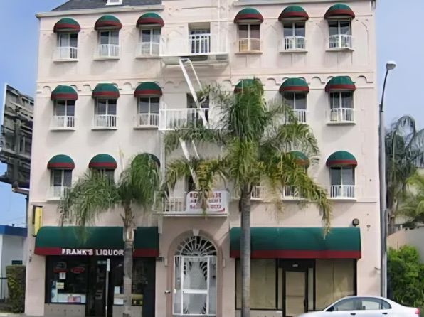 921 E Broadway APT 303