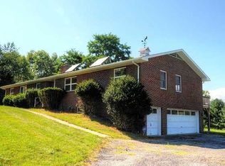 105 Vosburgh Rd, Red Hook, NY 12571