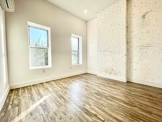 Rented by Pear NYC LLC | media 28