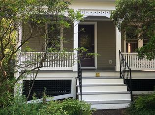 61 Chestnut St, Amherst, MA 01002