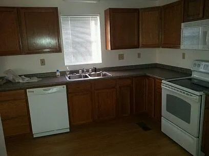 Spruce Ct — Photo 3