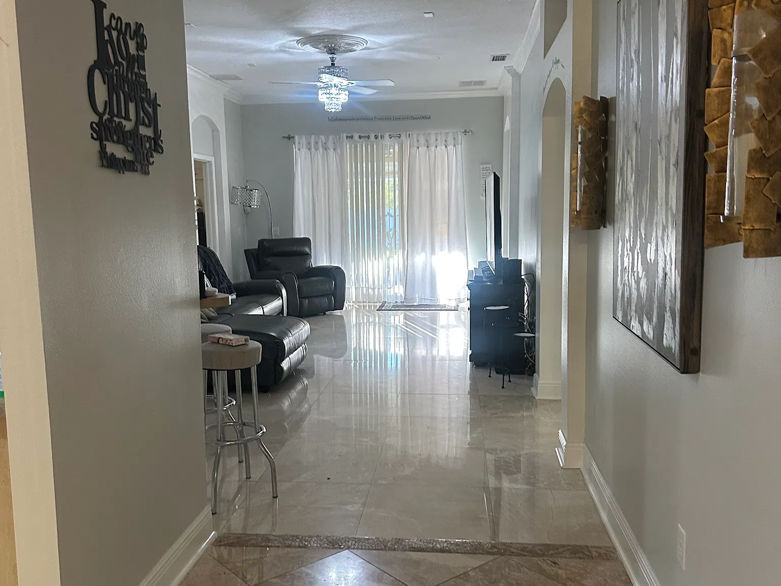 3 bed, 2084 sqft, $3,000 — Photo 4
