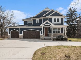 6022 Atkins Dr, Troy, MI 48085