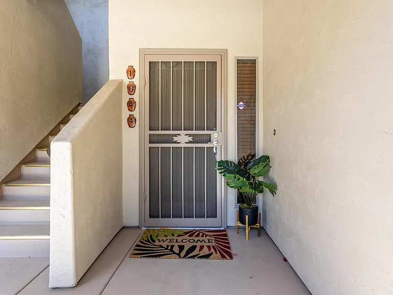 Security door to front of condo