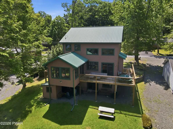 262 Laurel Ln, Greentown, PA 18426