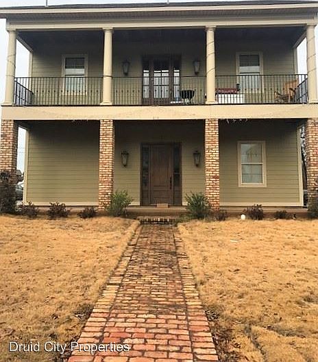 1st image of 910 Parkview Dr