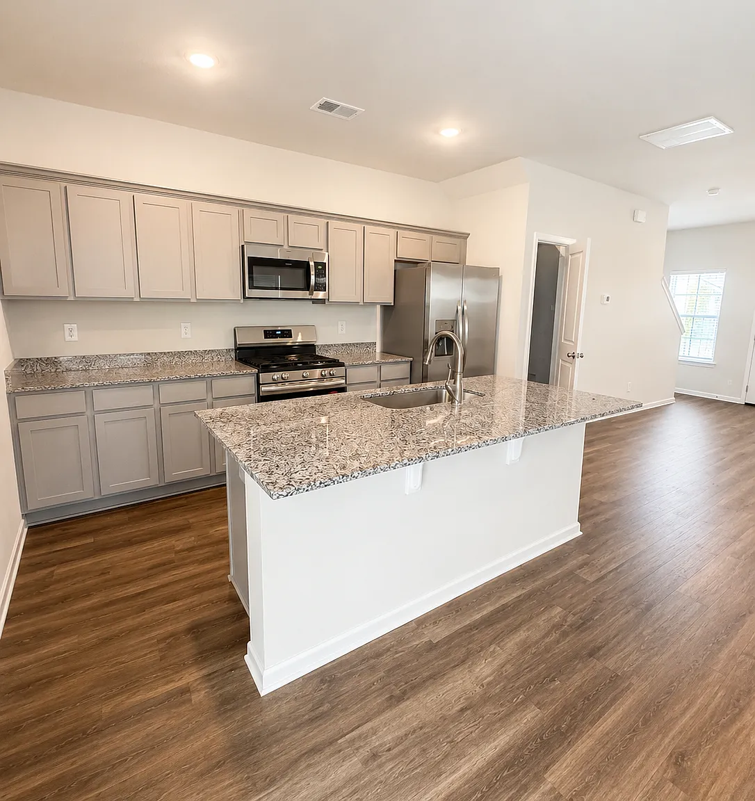 3 bed, 2.5 bath, 1428 sqft, $1,650 — Photo 3