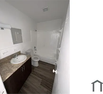 2 bed, 800 sqft, $2,100 — Photo 2