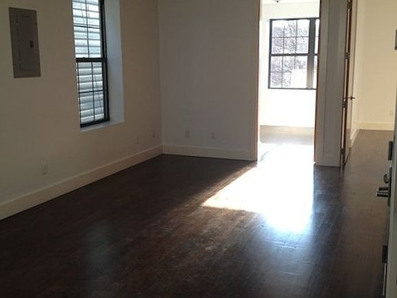4th image of 914 Hart St #Huge