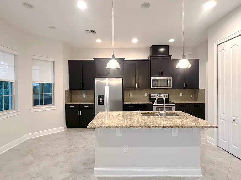 13147 Woodford St — Photo 19