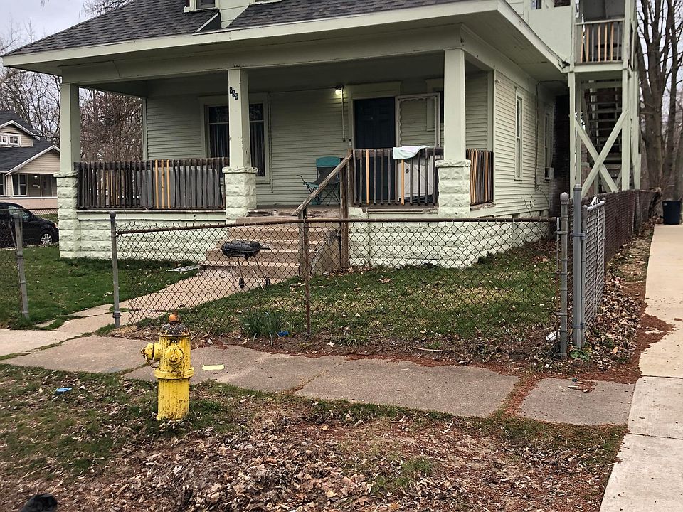 1st image of 555 Baird St