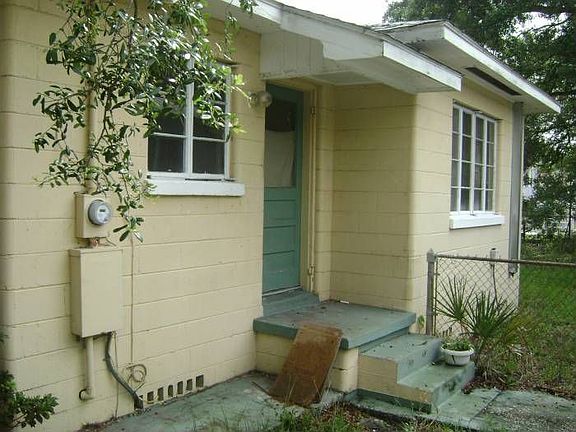 exterior right