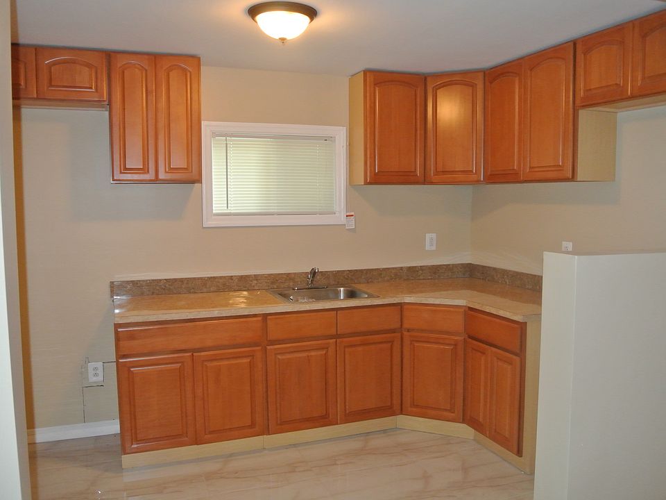 2nd image of 725 Grand Terrace Ave