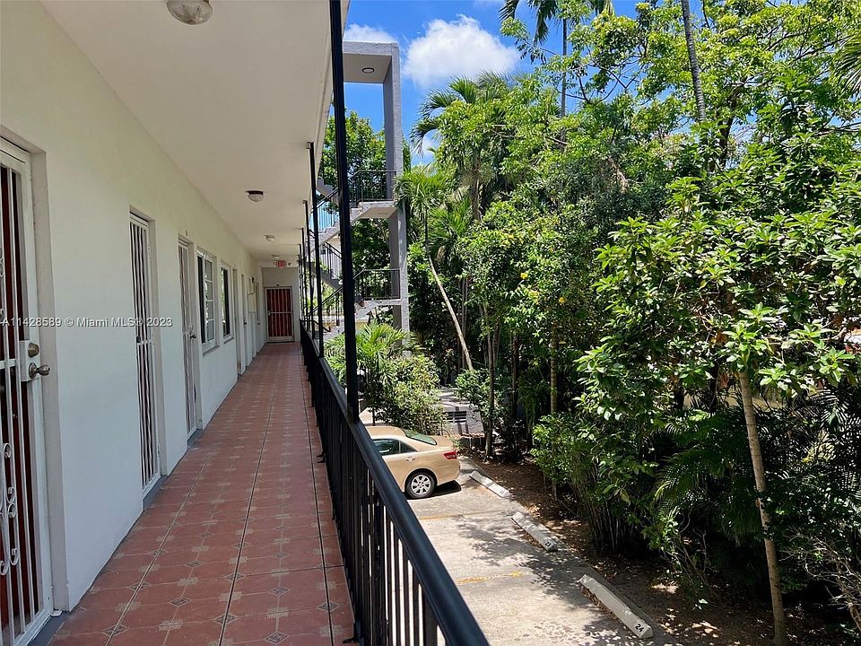 1st image of 435 NE 121st St APT 207
