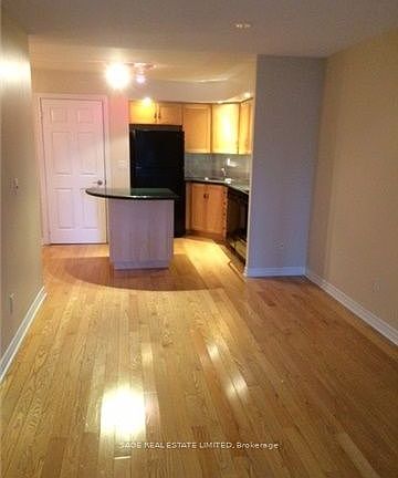 3rd image of 250 Wellington St W #1128