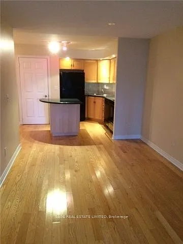 250 Wellington St W #1128 — Photo 3