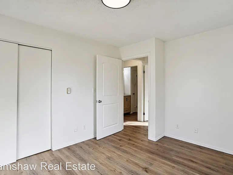 2402 High View Ct — Photo 6