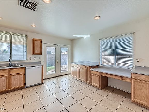 3rd image of 621 Black Sand Ct