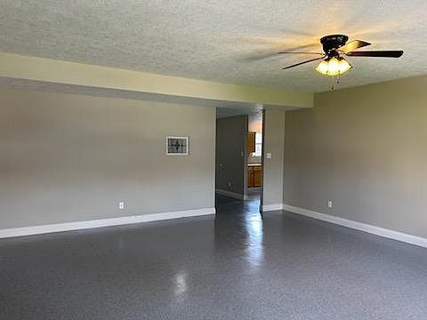3rd image of 5002 Hawthorn Dr