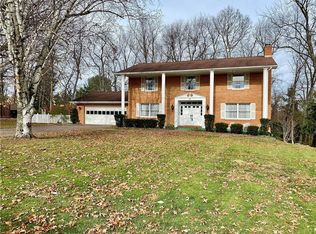 809 Longvue Dr, Houston, PA 15342