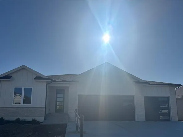 4125 NE Dearborn Ln, Lees Summit, MO 64064