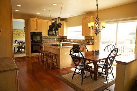 Gourmet Eat-In Kitchen