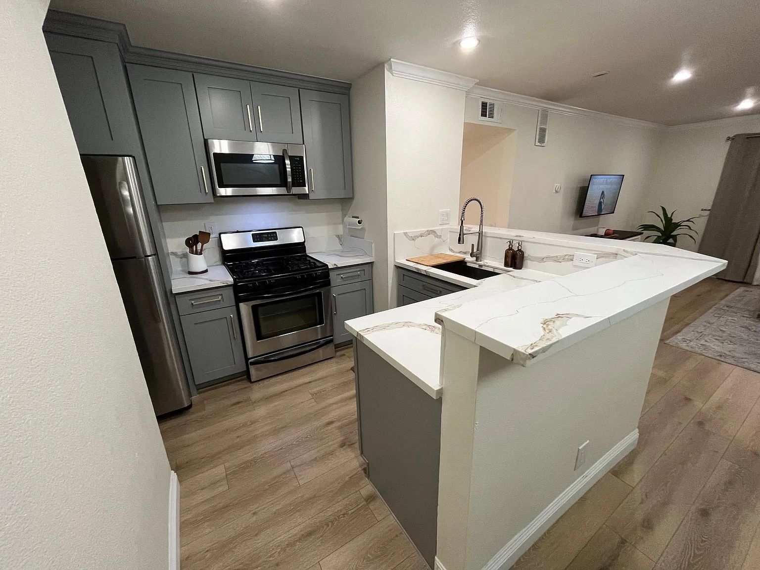 5224 Denny Ave — Photo 4