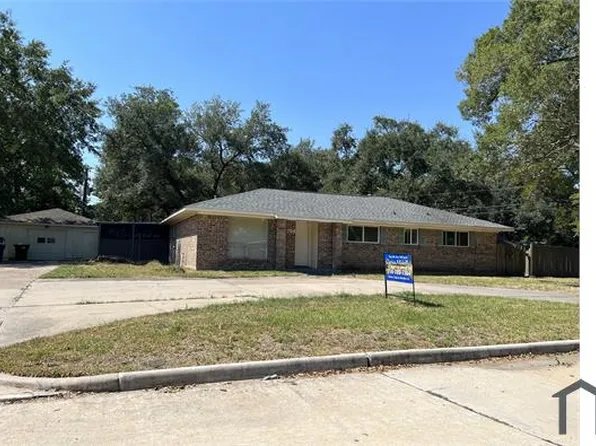 1704 Laurel Oaks Dr, Richmond, TX 77469
