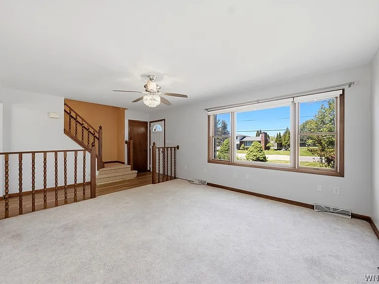 555 Lakeview Ave — Photo 3