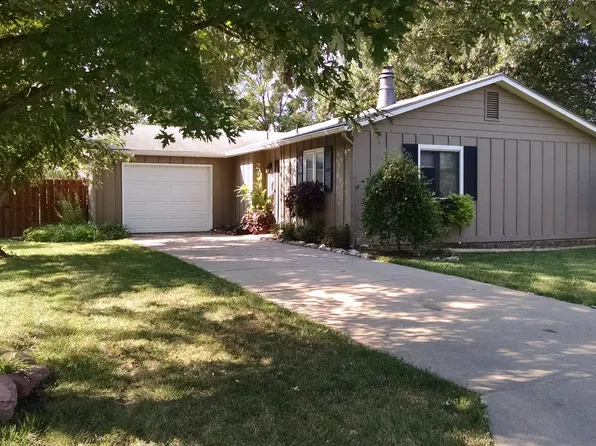 2413 Brook Ln, Manhattan, KS 66502