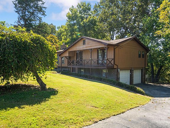 3rd image of 7028 Pinebrook Dr