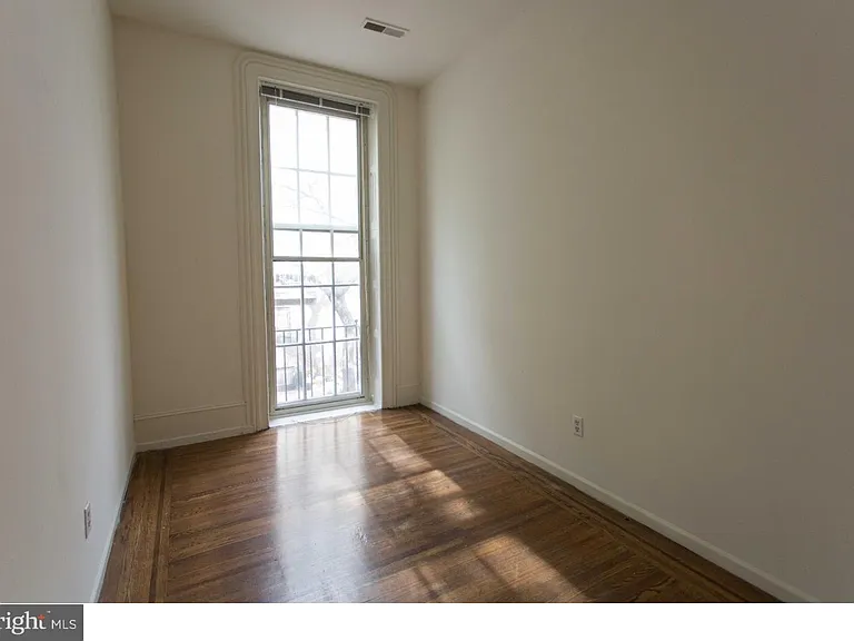 526 Spruce St #3R — Photo 16