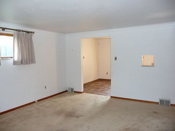 3rd image of 1226 Scenic Dr