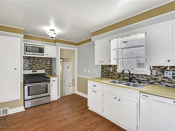 2nd image of 7198 Greenleaf Ave