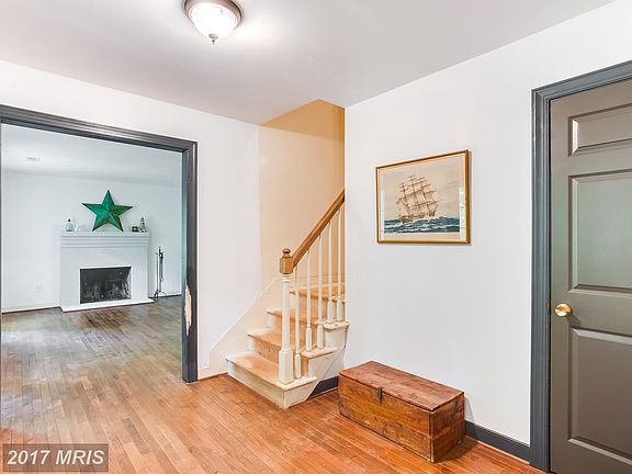 5th image of 105 Broadfield Ln