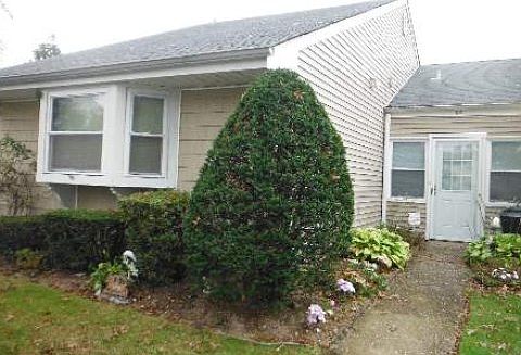 1st image of 60 Freemont Ln