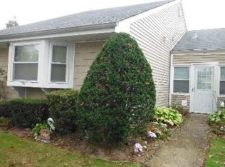 60 Freemont Ln, Coram, NY 11727